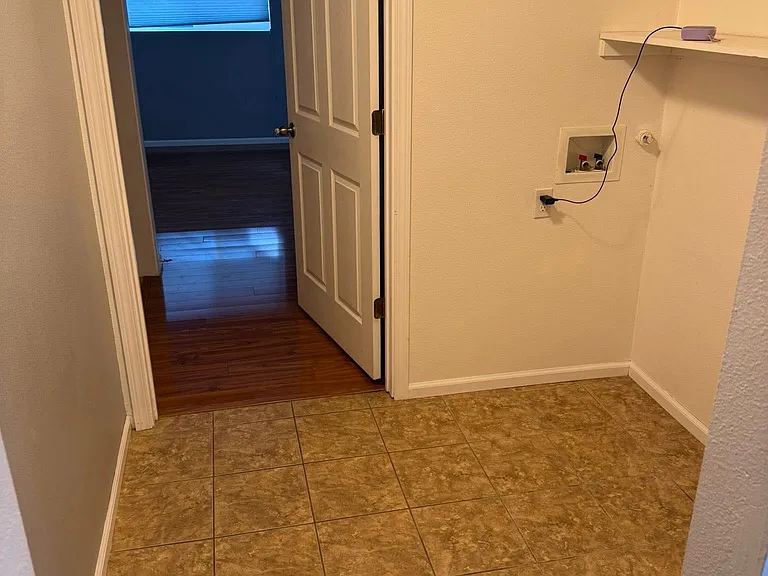 Shannon St — Photo 9