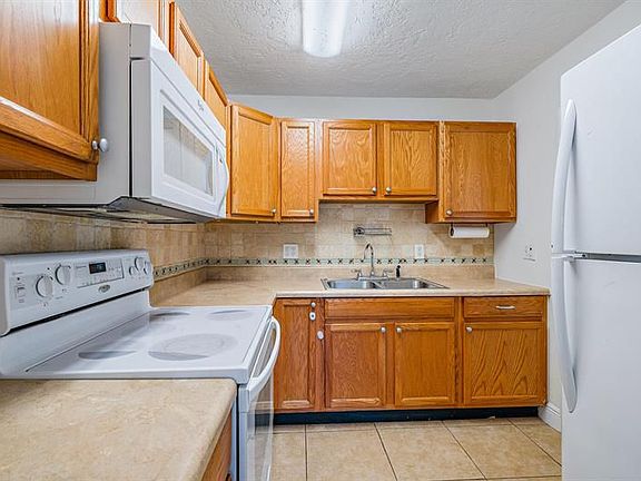 4th image of 788 SW 36th Ter
