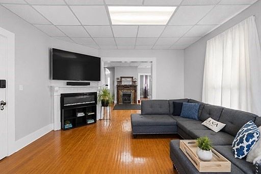 4th image of 613 Durfee St #2