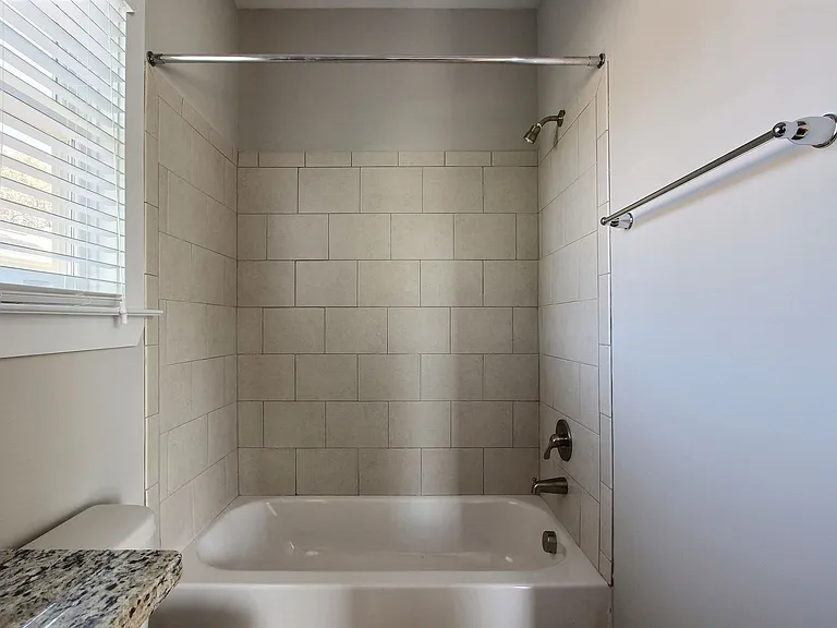 552 Nicoll St #A — Photo 13