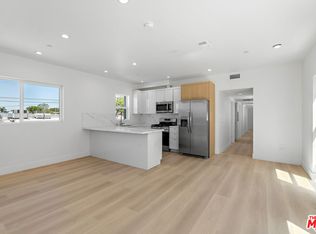 10963 Calvert St #1/2, North Hollywood, CA 91606
