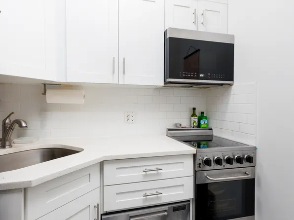 1049 Lexington Avenue image 13 of 20