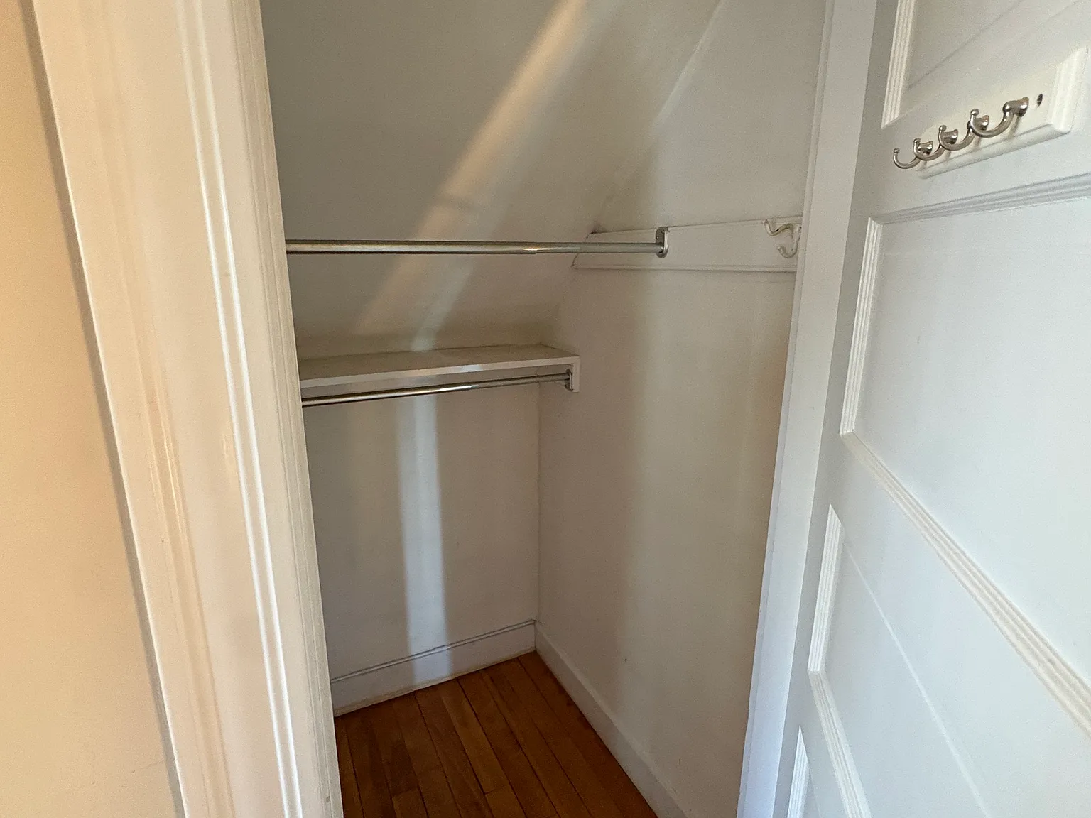 2 bed, 999 sqft, $2,400 — Photo 3