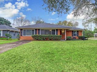 2202 Gardenia Dr, Houston, TX 77018