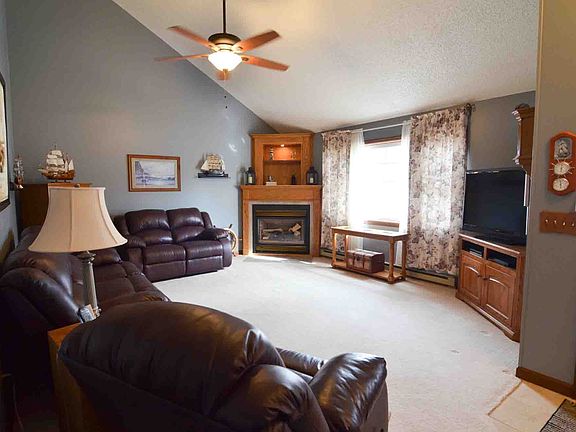 3rd image of 28 Chesterwood Ct