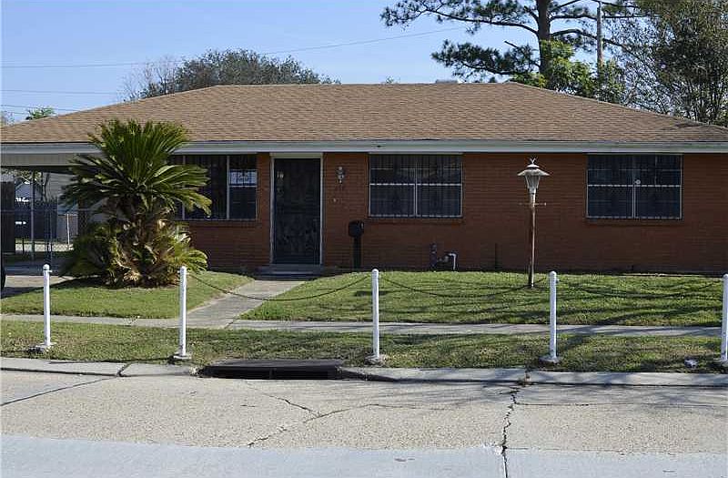 1st image of 537 E Forest Lawn Dr