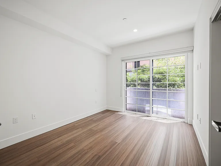 Elm Wood — Photo 15