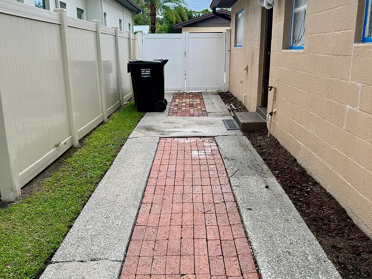 721 W Harvard St — Photo 11
