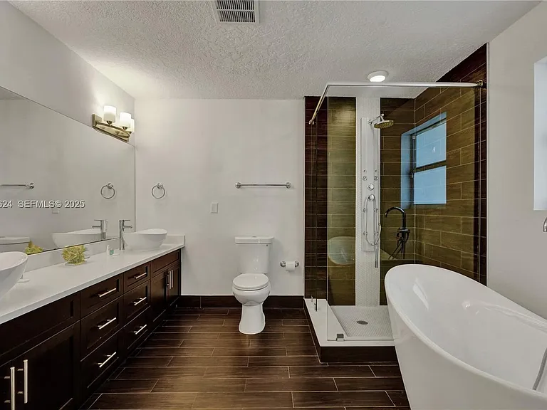 3100 NE 56th Ct — Photo 10