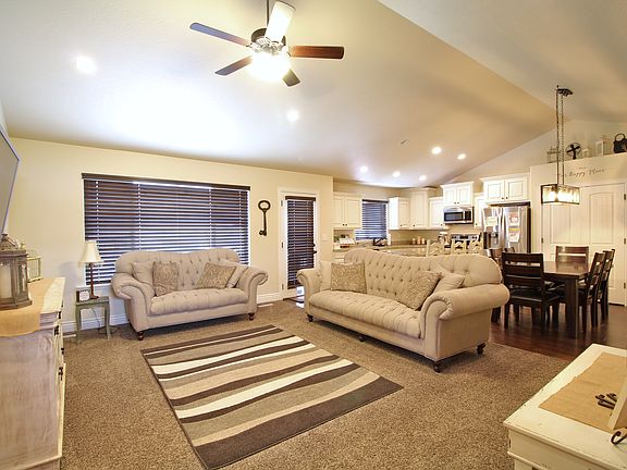 3rd image of 338 W Hills Dr