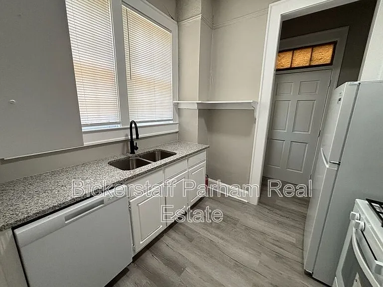 1261 Cedar Ave — Photo 6