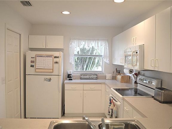 4th image of 3911 SW 11th Ave