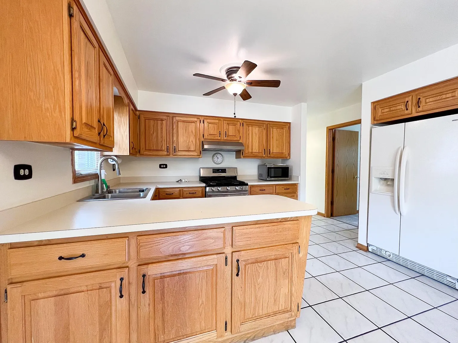 3 bed, $2,300 — Photo 3