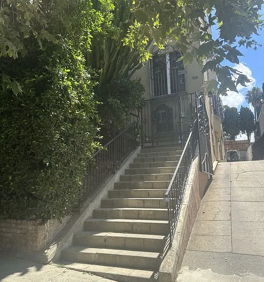 156 N Kenmore Ave — Photo 1