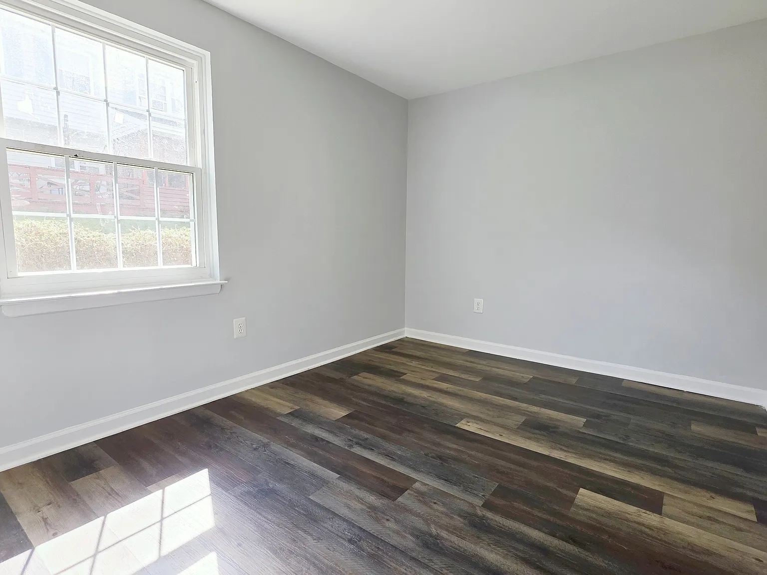 5 bed, 1400 sqft, $2,300 — Photo 4