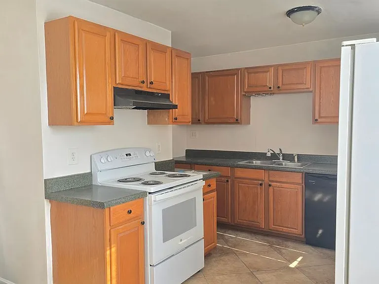 304 Turnberry St — Photo 10