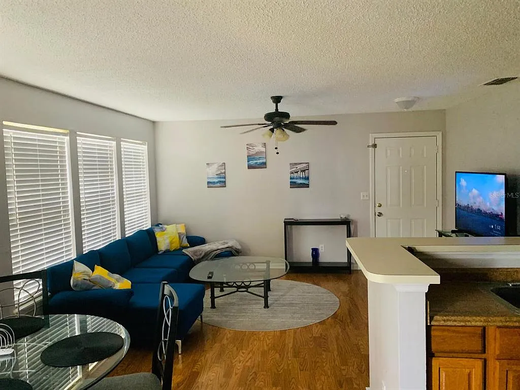 2 bed, 2.0 bath, 829 sqft, $1,750 — Photo 2