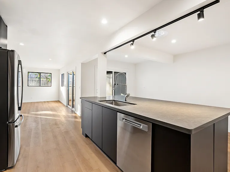 152 Cuesta Dr — Photo 2