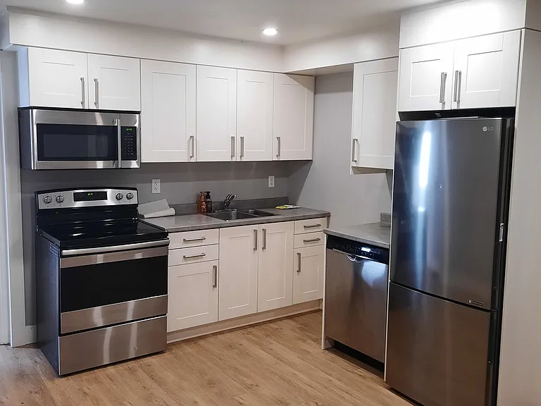 28 Wellington St W #4 — Photo 4