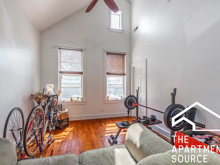 1820 S Throop St #2F — Photo 5