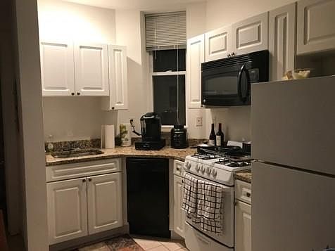 2nd image of 401 Washington St #15