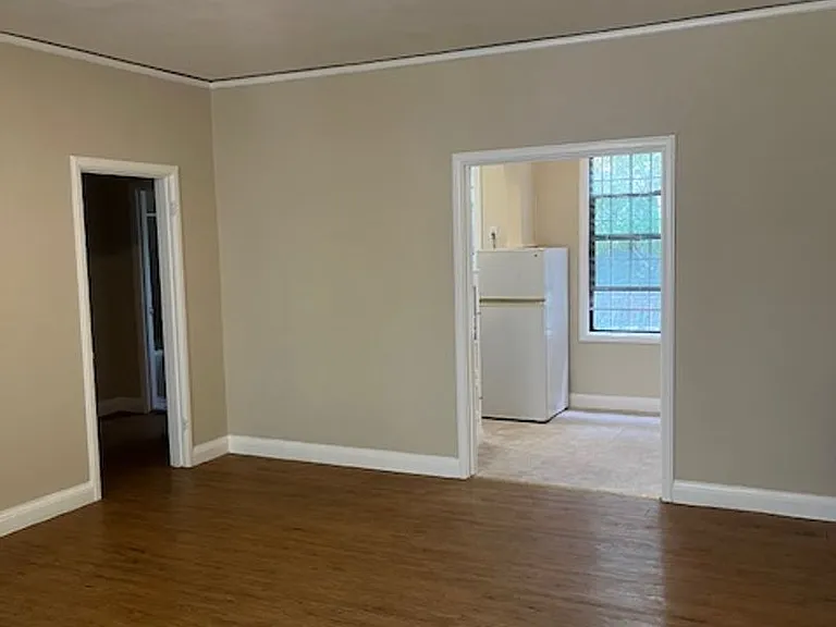 886 Cleveland St — Photo 6