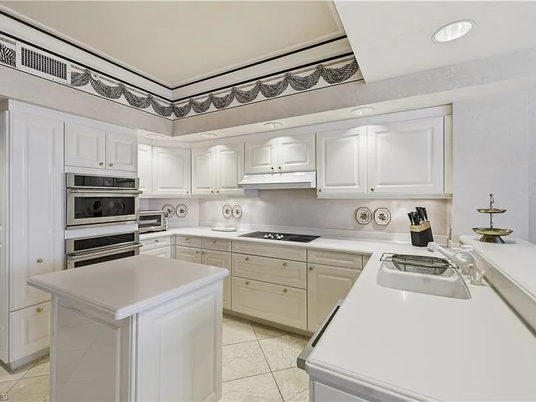 8990 Bay Colony Dr #901 — Photo 11