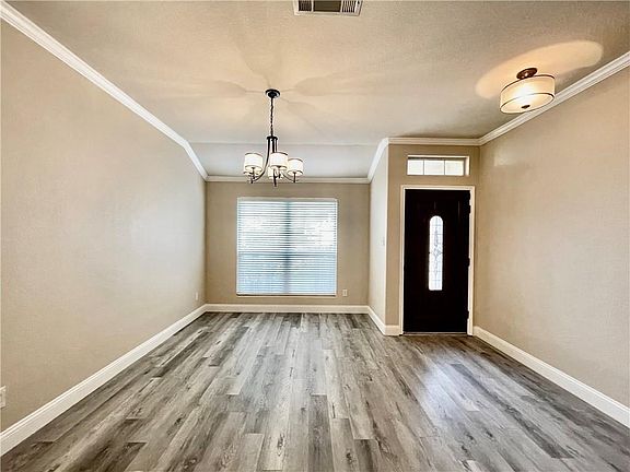 3rd image of 1807 Ascot Ln