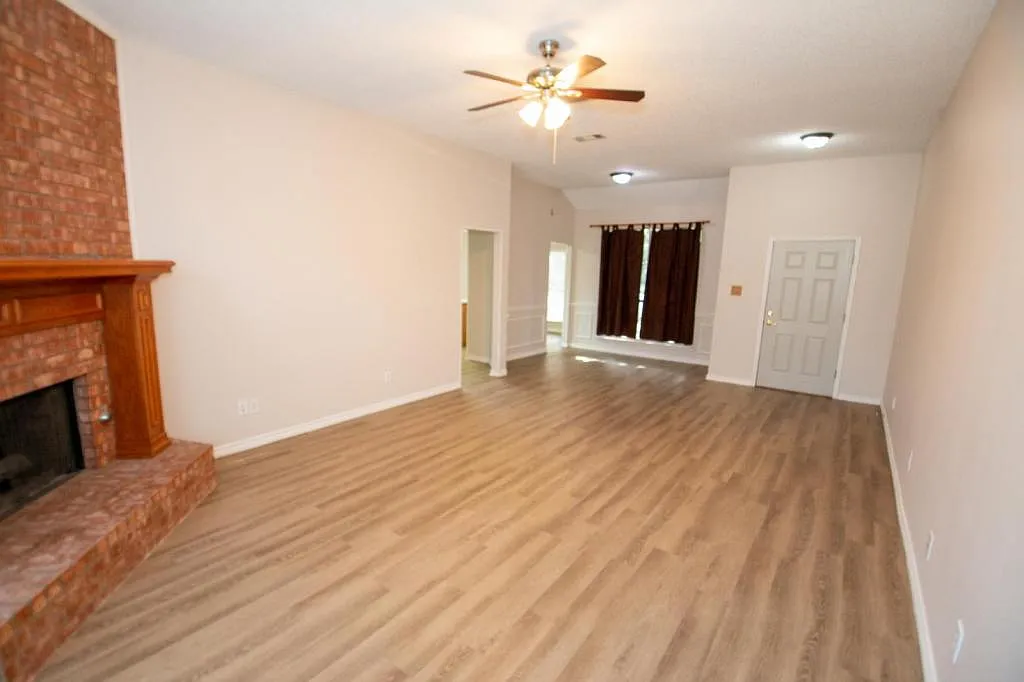 1902 Thornhill Way — Photo 2