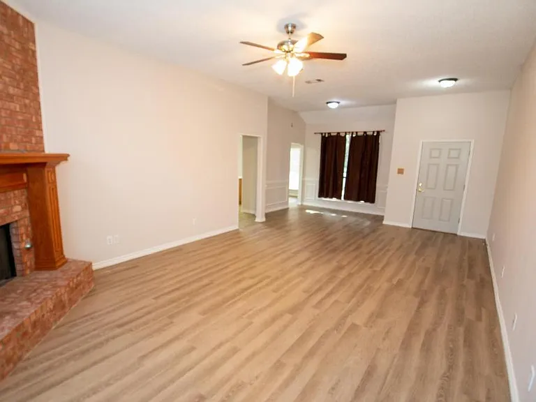 1902 Thornhill Way — Photo 2