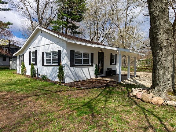 63154 Lake St-102
