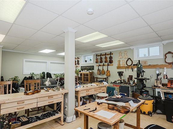 5th image of 1302 Philadelphia St