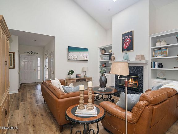 3rd image of 302 Colony Green Court