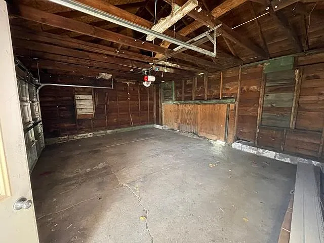 231 E Victoria St — Photo 21