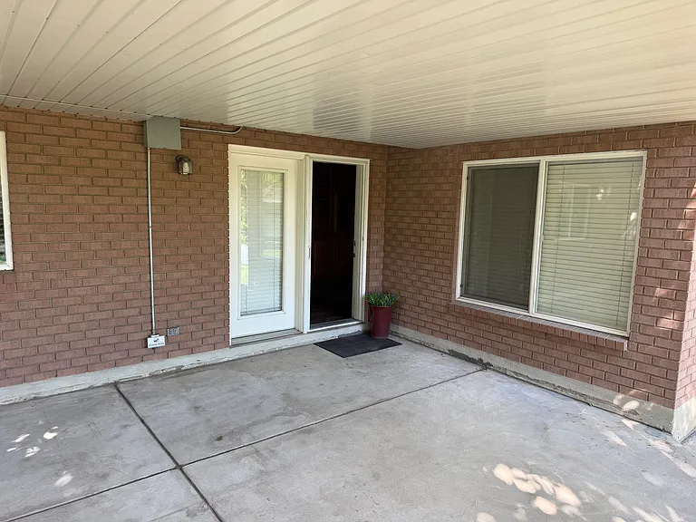 702 E 200 N — Photo 12