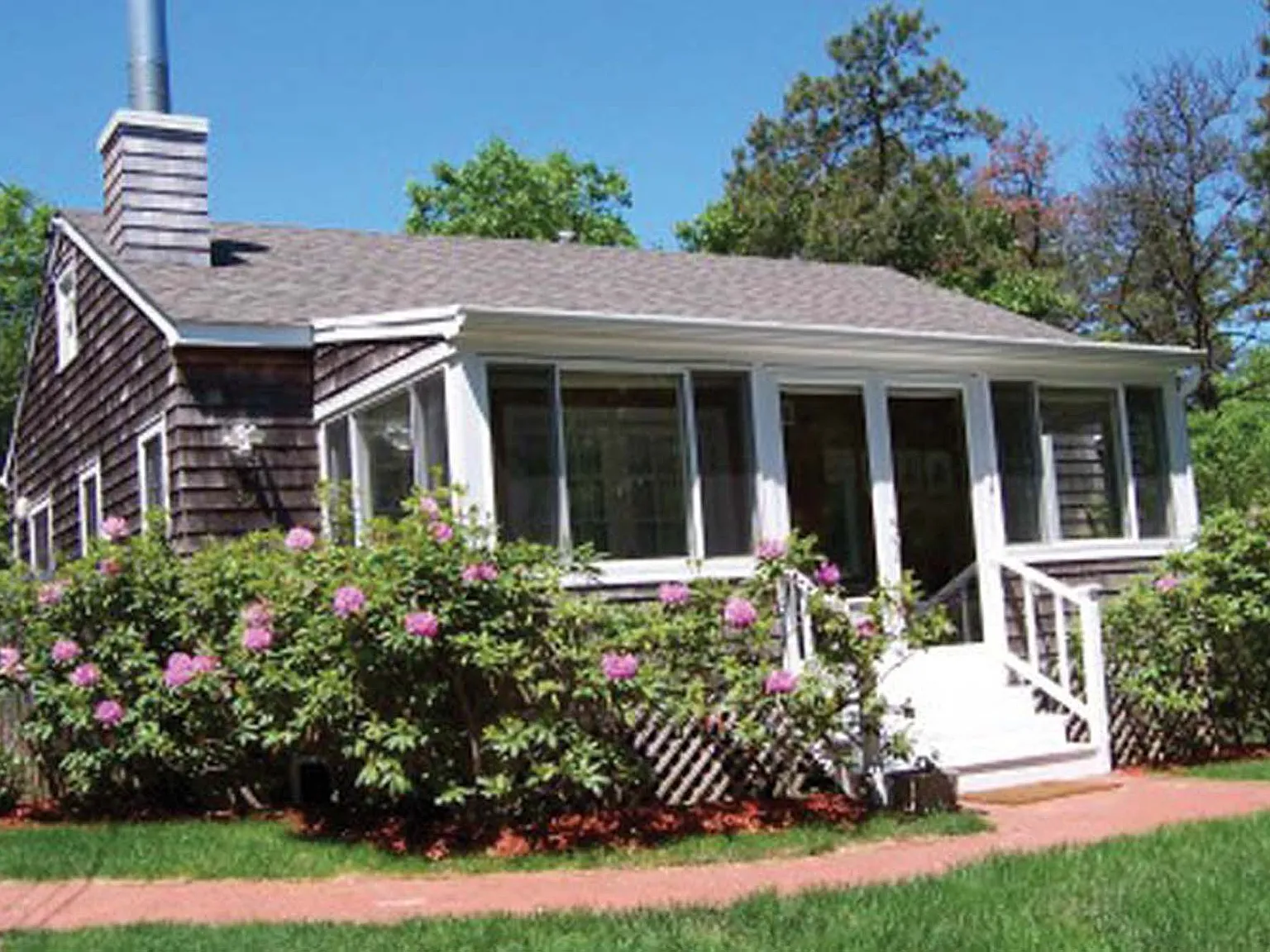 Perfect Wainscott Cottage - 3 Weeks August — Photo 1