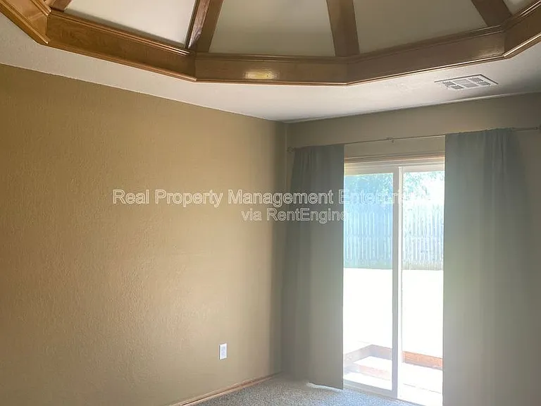 1304 SE 3rd St — Photo 9