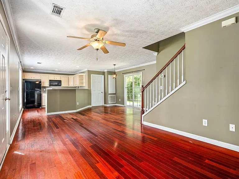 4264 Live Oak Dr — Photo 4