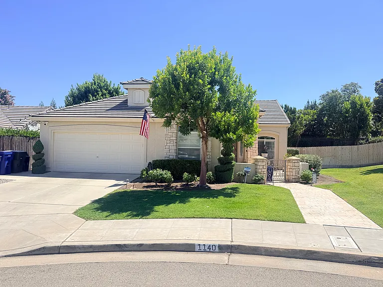 1140 E Sawgrass Ave — Photo 1