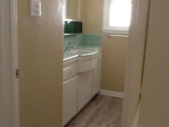 5th image of 4648 Dunrobin Ave