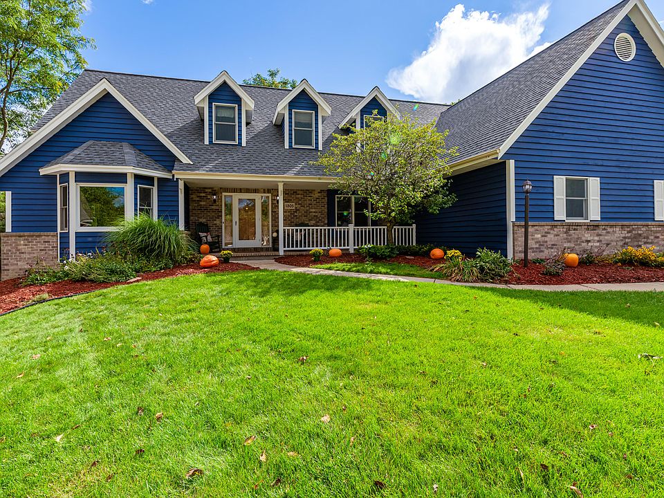 1st image of 1305 Vine Pl