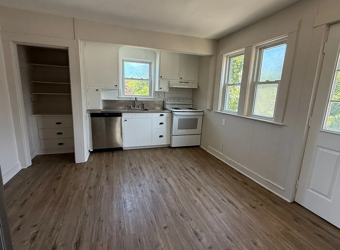 3 bed, 1144 sqft, $2,950 — Photo 4