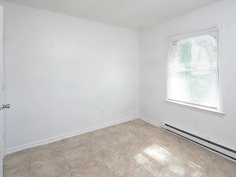 2718 Crescent Ln #D — Photo 4