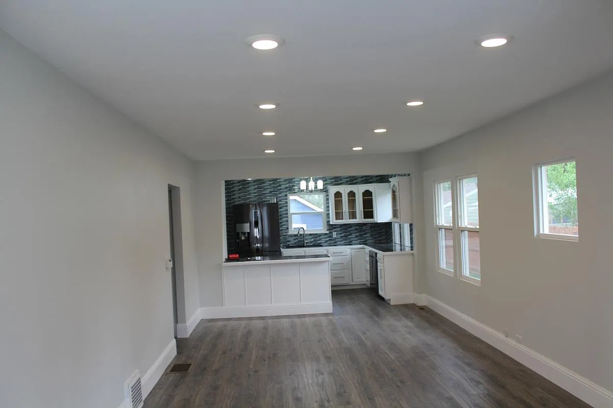 3 bed, 1200 sqft, $2,950 — Photo 2