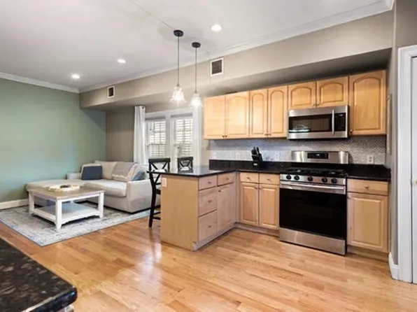 11 Columbia Rd APT 3, Wakefield, MA 01880