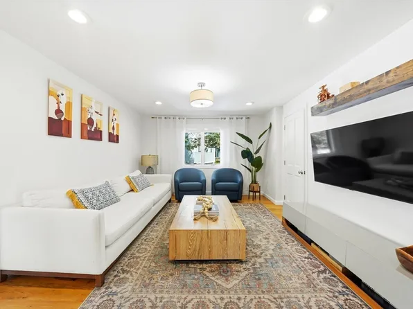 41 Cross St, Winchester, MA 01890