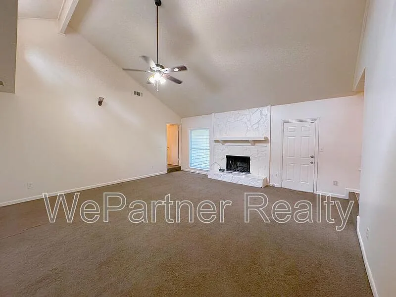 3 bed, 2.0 bath, 1872 sqft, $1,595 — Photo 3
