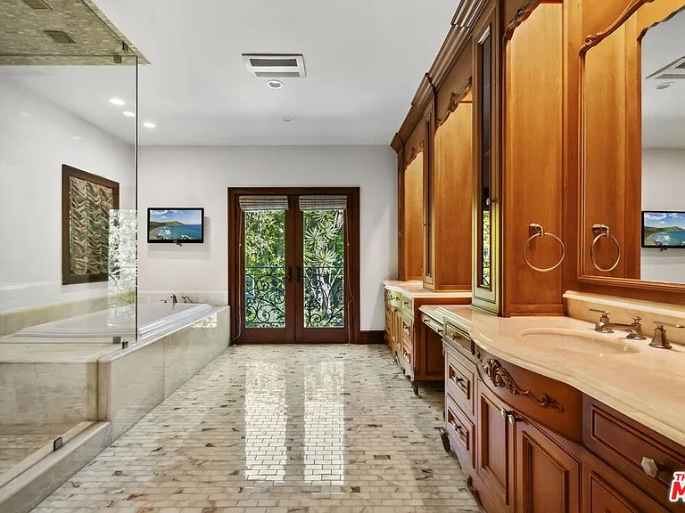 2108 San Ysidro Dr — Photo 25