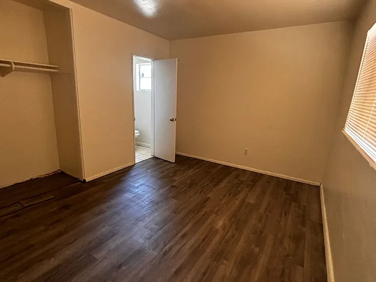 1431 W 7th Pl — Photo 14