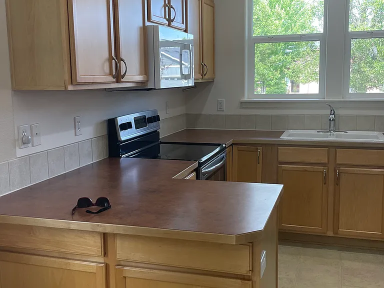 596 Cameron St NE — Photo 5